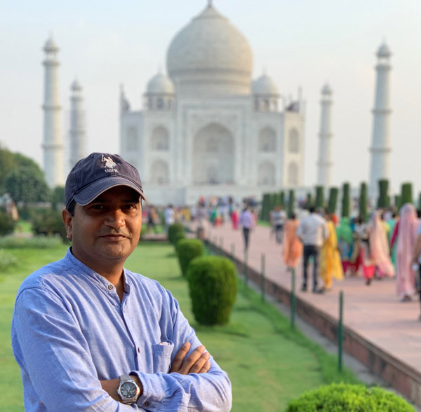 Abdhesh Best Tourist Guide for Taj Mahal Agra