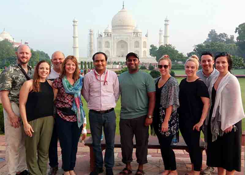 Hire government approved tour guide in Agra