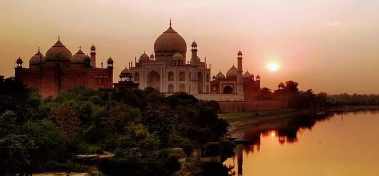 Taj Mahal sunrise tour from Delhi